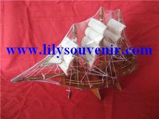 เรือใบจำลอง