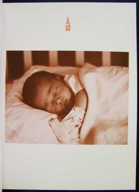 มณีพลอยร้อยแสง / รวมพระราชนิพนธ์ ในสมเด็จพระเทพรัตนราชสุดาฯ สยามบรมราชกุมารี 4