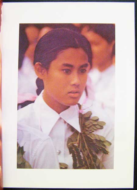 มณีพลอยร้อยแสง / รวมพระราชนิพนธ์ ในสมเด็จพระเทพรัตนราชสุดาฯ สยามบรมราชกุมารี 9