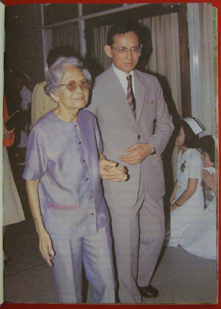 สมเด็จพระศรีนครินทราบรมราชชนนี 4