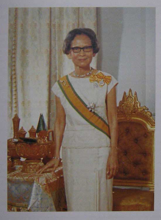 สมเด็จพระศรีนครินทราบรมราชชนนี 2