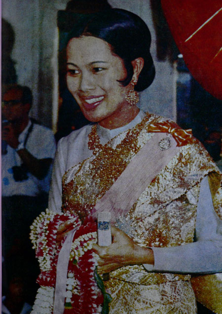 เพลงยาวสรรเสริญพระเกียรติ / เกื้อ นคร 3