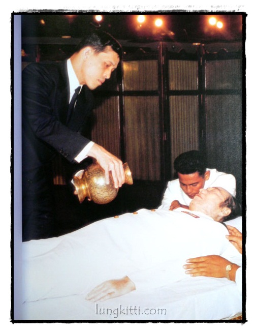 อนุสรณ์เนื่องในพิธีพระราชทานเพลิงศพ นายกำพล วัชรพล 3