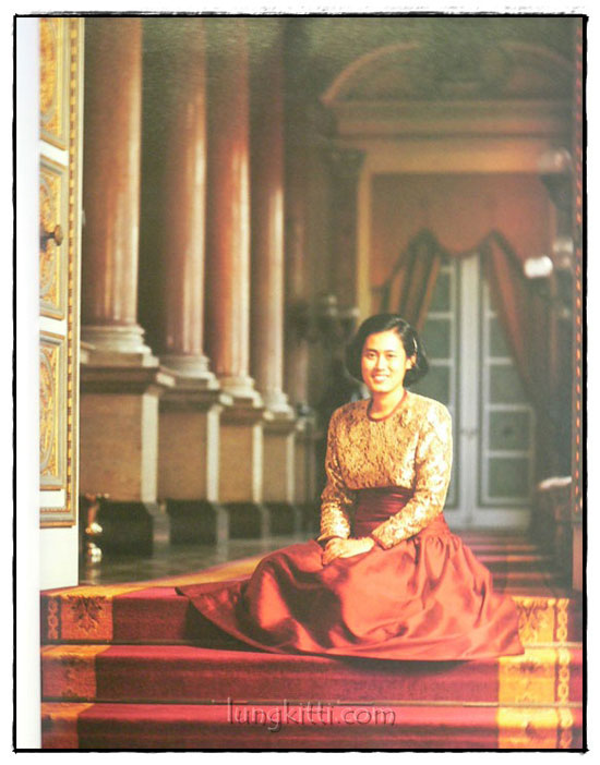 ทอสีเทียบฝัน / จิตรกรรมฝีพระหัตถ์ ในสมเด็จพระเทพรัตนราชสุดาฯ สยามบรมราชกุมารี 1