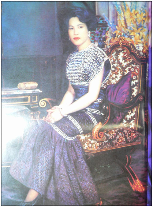 พัสตราภรณ์ไทย ถวายไท้ ราชินี 2