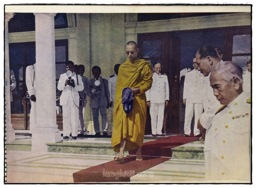 ประภาพทรงผนวช ภูมิพโลภิกขุ พระบาทสมเด็จพระเจ้าอยู่หัว 2