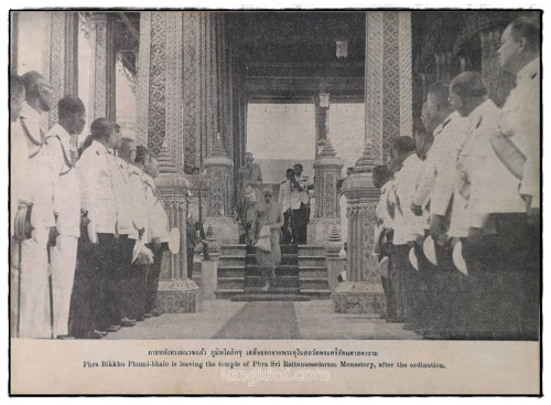 ประภาพทรงผนวช ภูมิพโลภิกขุ พระบาทสมเด็จพระเจ้าอยู่หัว 9