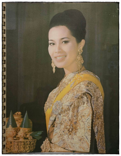 สมเด็จพระนางเจ้าสิริกิติ์ พระบรมราชินีนาถ 9