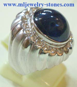 แหวนไพลินล้อมเพชรแท้ตัวเรือนทองคำขาว