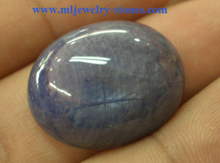 พลอยนิหล่าพม่า หลังเบี้ย  มีสตาร์ ขนาด 17x22 มิล น้ำหนัก 32.5 กะรัต มีสตาร์ลอยๆ