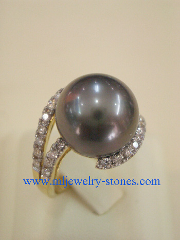 แหวนไข่มุกเซาท์ซีสีดำประดับเพชรแท้