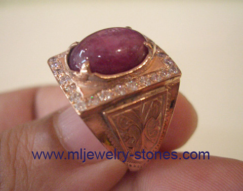 แหวนพิงค์โกลด์ประดับพลอยทับทิมพม่าแท้ล้อมเพชร