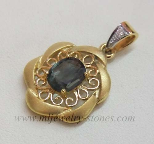 จี้พลอยเขียวส่องประดับเพชรแท้ 0.02 cts.