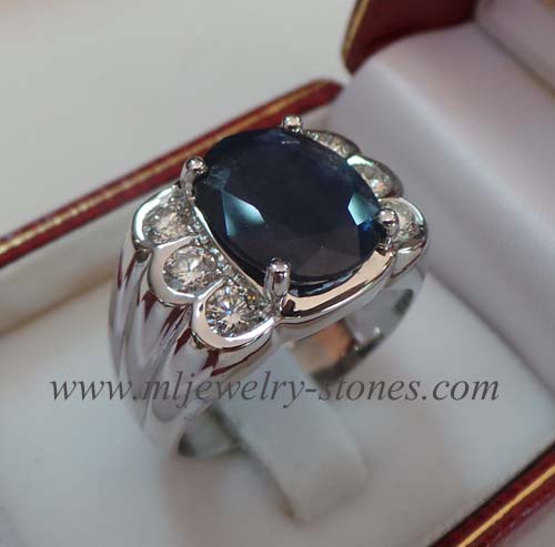 แหวนไพลินล้อมเพชรแท้ 0.90 cts.(งานสั่งทำ)