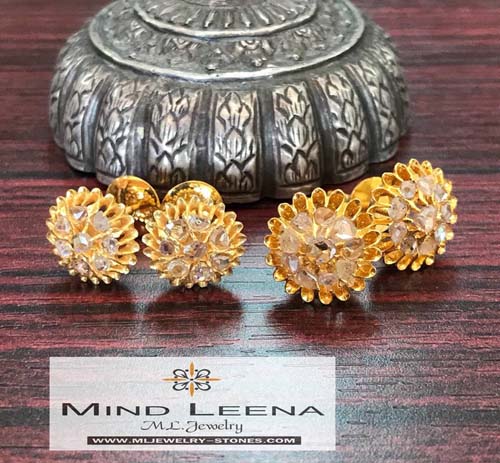 ต่างหูเพชรซีกดอกจอกทับก้านเกลียวแบบโบราณ มี 2 ขนาดค่ะ