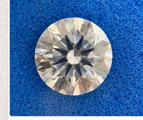 เพขรร่วง 0.82 cts. น้ำ 93 พร้อมใบเซอร์ GIA สนใจทักมาได้ค่ะ