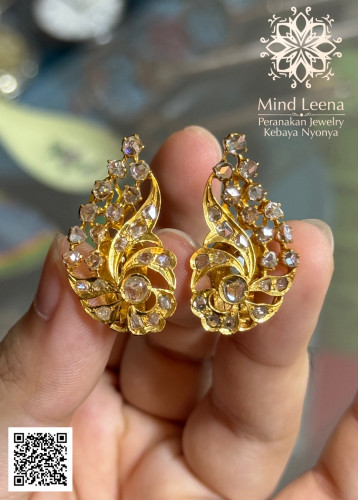 ต่างหูหางหงส์ประดับเพชรซีกโบราณ 3