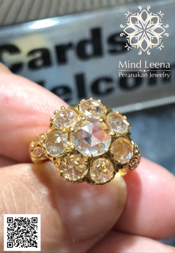 แหวนกระจุกเพชรลูกโลกโบราณ