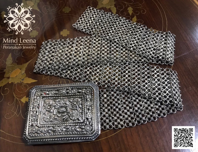 เข็มขัดเงินประดับลวดลายดอกไม้ งานโบราณ