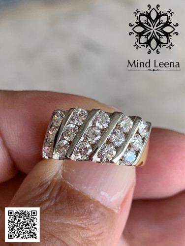 แหวนแถวประดับเพชรแท้(งานมือสอง สภาพสวยสมบูรณ์)