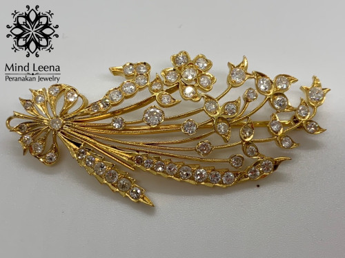 เข็มกลัดเพชรก้นตัดโบราณอายุเกิน 150 ปี เพชร Old mine Cut Diamond และ Old European Cut Diamond  จัดเป
