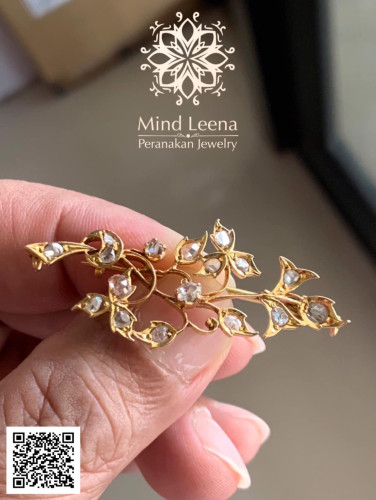 เข็มกลัดเพชรลูกโลก งานโบราณ ประดับด้วยเพชรซีกและเพชรลูกโลก