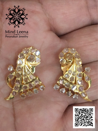 ต่างหูเพชรซีกเหลี่ยมลูกโลก