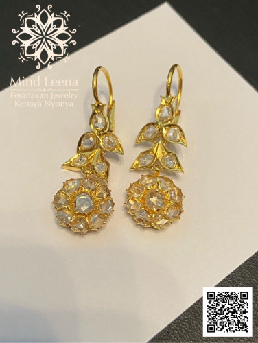 ต่างหูระย้า 5 ใบ เพชรซีกเหลี่ยมลูกโลก