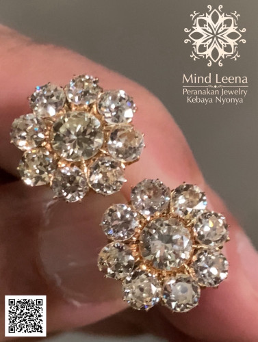 ต่างหูกระจุกเพชร old european cut อายุ 120-150 ปี