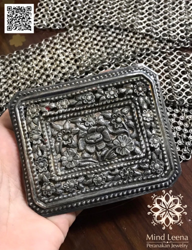 เข็มขัดเงินประดับลวดลายดอกไม้ งานโบราณ 1