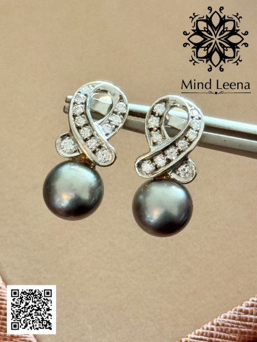 ต่างหูไข่มุกเซาท์ซีสีดำเหลือบเทาตัวเรือนรูปโบว์ฝังเพชรแท้เบลเยี่ยม