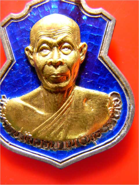 เหรียญฉลองอายุ ๗๓ ปี เนื้อเงินลงยาสีน้ำเงิน หน้าทองคำ  หลวงพ่อพุธ ฐานิโย วัดป่าสาลวัน 1