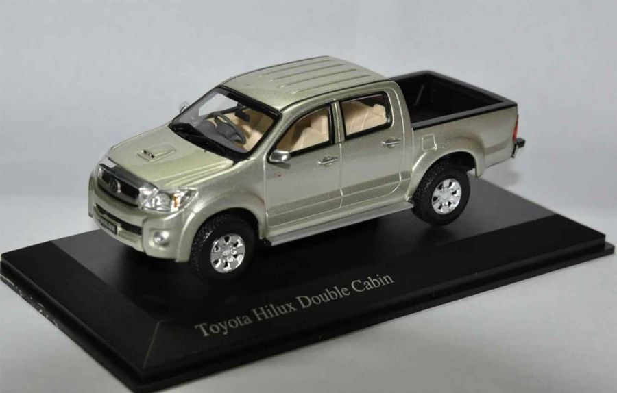 โมเดล Toyota Hilux Vigo ปี 2010 สีเงิน มาตรส่วน 1/43