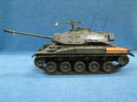โมเดลสำเร็จ รถถังเบา M41 ม.พัน 4 รอ. มาตราส่วน 1/35 2