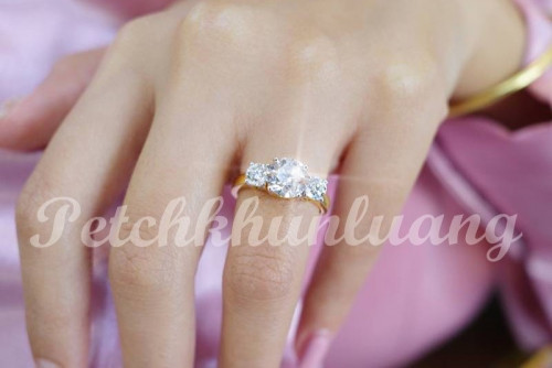 แหวนเพชรชู 2 กะรัต ..แหวนหมั้น..แหวนแต่งงาน..ของขวัญ..ของฝาก..เพชรคัดน้ำงามเล่นไฟดีสุดสุดค่ะ**