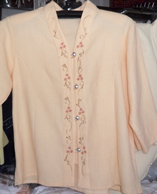 เสื้อผ้าฝ้ายปักลายดอกที่คอเสื้อกระดุมเงิน 6