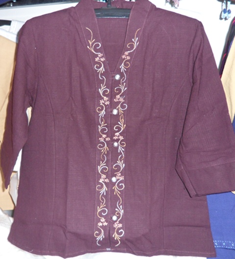 เสื้อผ้าฝ้ายปักลายดอกที่คอเสื้อกระดุมเงิน 5