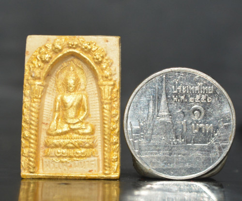 พระผงไพรีพินาศ เนื้อผงพุทธคุณ วัดบวรนิเวศวิหาร ปี 2535 2
