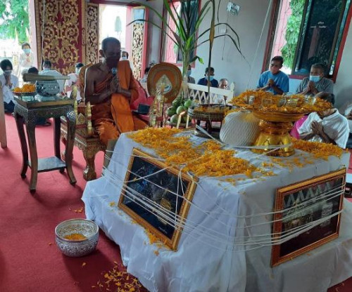 พระขุนแผน รุ่นแรก ตะกรุดทองคำด้านหน้า  ครูบาอินสม วัดท้าวพญาผาบ 2565 1