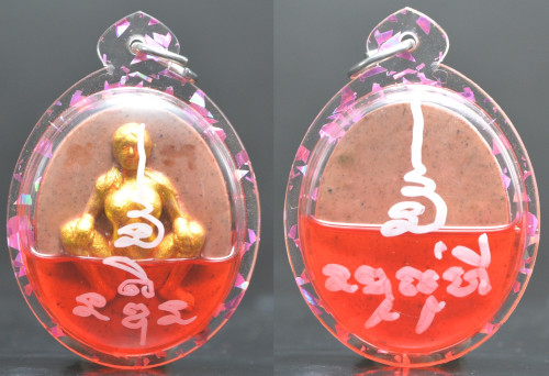 นางแหกห้อง เนื้อผงมหาเสน่ห์เลี่ยมน้ำมันว่านไก่แดง อาจารย์วีรเทพ ญาณครูประสิทธ์ 2567