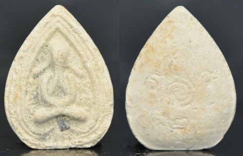 พระปิดตาหูกระต่าย เนื้อผงพุทธคุณฝังตะกรุดเงิน  หลวงพ่อเขียว วัดระเว  2538