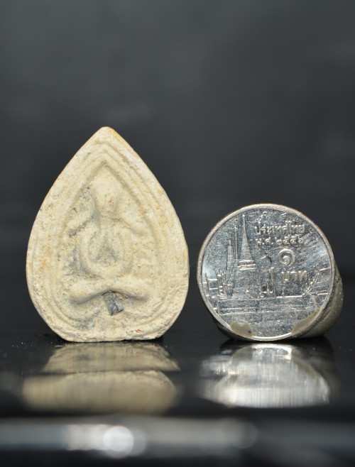 พระปิดตาหูกระต่าย เนื้อผงพุทธคุณฝังตะกรุดเงิน  หลวงพ่อเขียว วัดระเว  2538 1