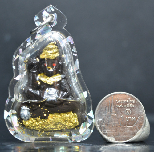 พ่องั่งเหนือดวง มนต์เขมร เสน่ห์ล้านนา เนื้อผงเสน่ห์สีดำเลี่ยมน้ำมันเสน่ห์ พระอาจารย์ป้อม วัดสหกรณ์ทุ 1