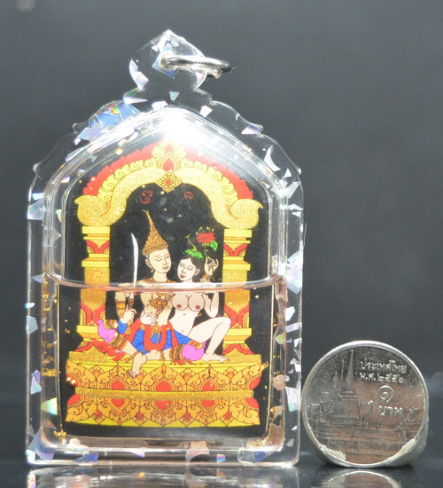 ล็อกเก็ตเพชรพญาธร ฉากดำเลี่ยมน้ำมันมหาเสน่ห์ รุ่นเสน่ห์เวียงแหง ครูบาหน่อง วัดอุทัยธาราม 2568 1