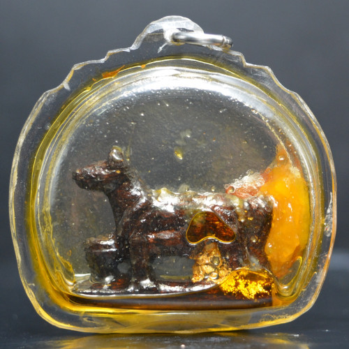 ม้าเสพนาง ไม้ตะเคียนติดชิ้นอาถรรย์ เลี่ยมน้ำมันอาถรรย์ล้วน ใส่ว่านดอกทอง อาจารย์วรา ปราการ 2547