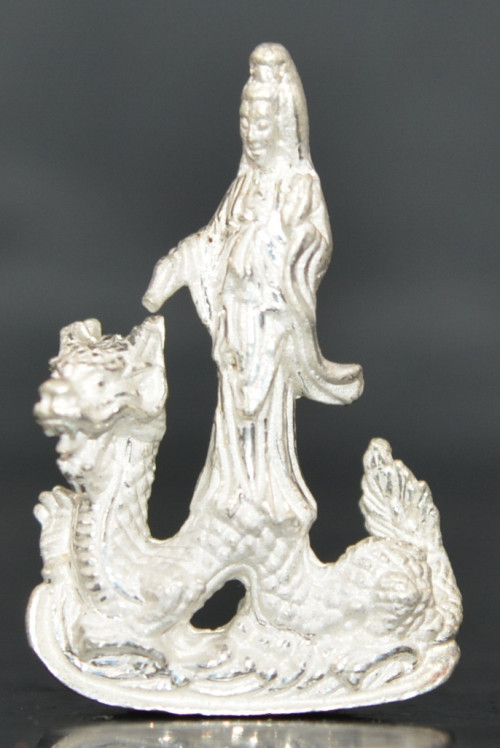 เจ้าแม่กวนอิมยืนมังกร เนื้อสัมฤทธิ์ชุบเงิน พิมพ์เล็ก รุ่นอายุยืน หลวงปู่คีย์  วัดศรีลำยอง 2556