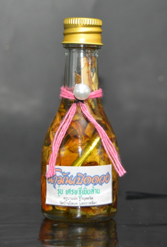 น้ำมันเปิดดวง รุ่นเศรษฐีเงินล้าน ครูบาแบ่ง วัดบ้านโตนด 2568