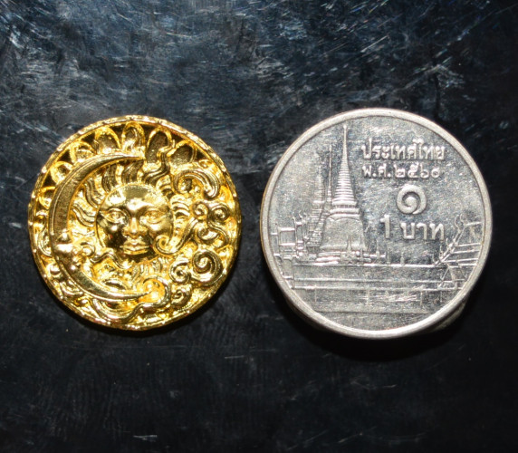 ตะวันอุ้มจันทร์ เนื้อสัมฤทธิ์ชุบทอง หลวงปู่พร วัดคลองเม่น 2567 2