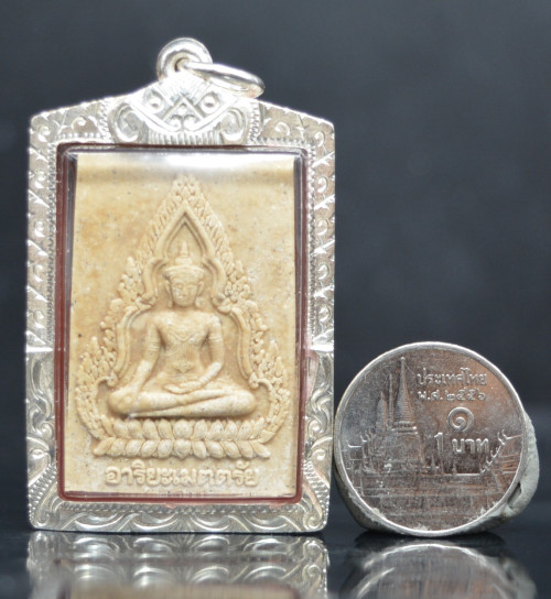 พระศรีอารย์ อาจารย์วรา ปราการ 2546 1