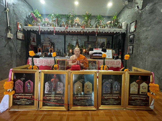ผ้ายันต์ขุนแผนล้านนา พญาเขาคำ สีแดง รุ่นเสน่ห์นางหลง พระอาจารย์อนุพงษ์ วัดอุทัยธาราม 2567 1
